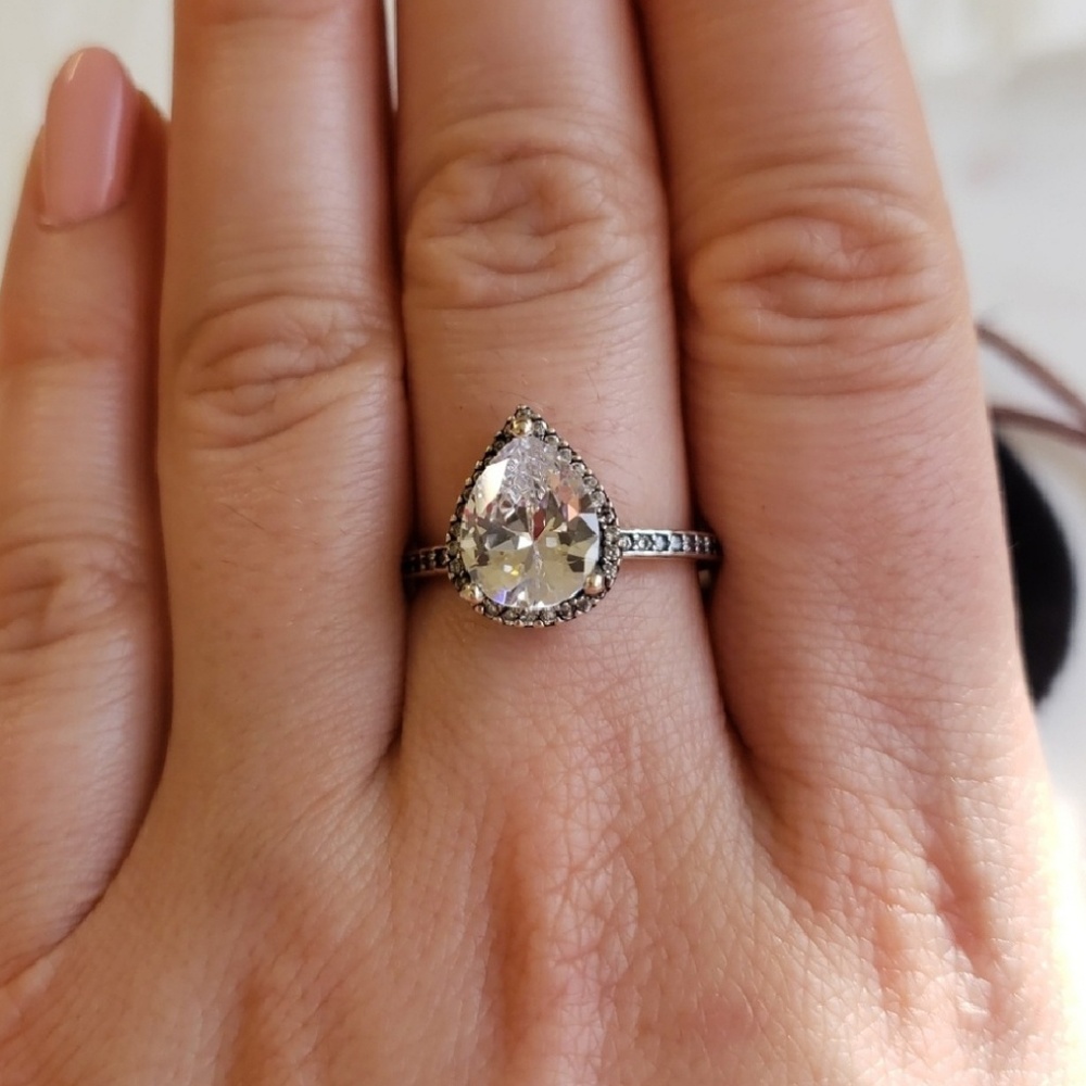New Pandora RADIANT TEARDROP RING - Picture 2 of 4